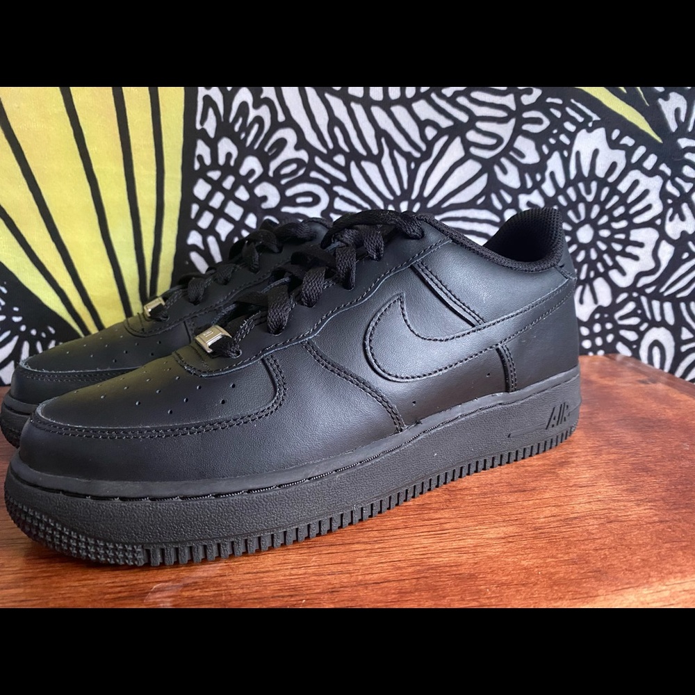 Nike Air Force 1 (black) size 8 - Picture 2 of 2